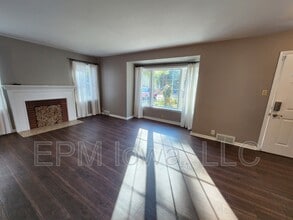 137 Pauline Pl in Waterloo, IA - Building Photo - Building Photo