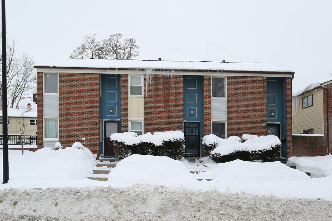 1-96 Twin Beeches in Rochester, NY - Building Photo