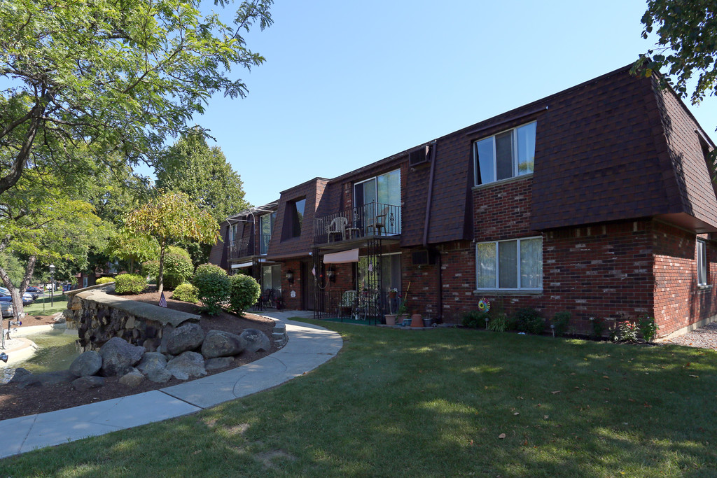 Sunset Court Apartments in Hamburg, NY | ApartmentHomeLiving.com