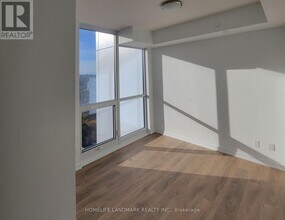 32-2732 Forest Manor Rd in Toronto, ON - Building Photo - Building Photo
