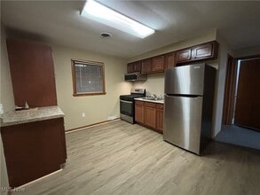 1048 E State St in Salem, OH - Building Photo - Building Photo