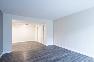 Crystal Lake Apartments in Crystal Lake, IL - Foto de edificio - Interior Photo