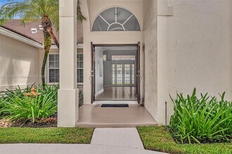 794 Lake Blvd in Weston, FL - Building Photo - Building Photo