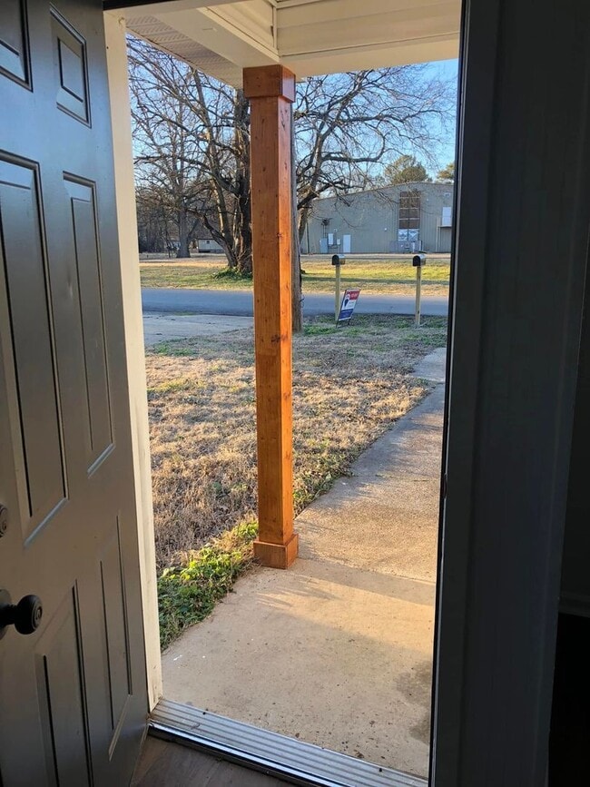 214 E 4th St in Bald Knob, AR - Building Photo - Building Photo