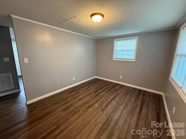 1456 17th Ave NE in Hickory, NC - Building Photo - Building Photo