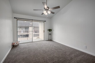 Bridge Street Commons in Yuba City, CA - Building Photo - Interior Photo