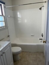 10331 Ashton Ave in Los Angeles, CA - Foto de edificio - Building Photo