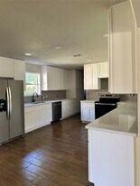 1413 Forehand St in Crockett, TX - Building Photo