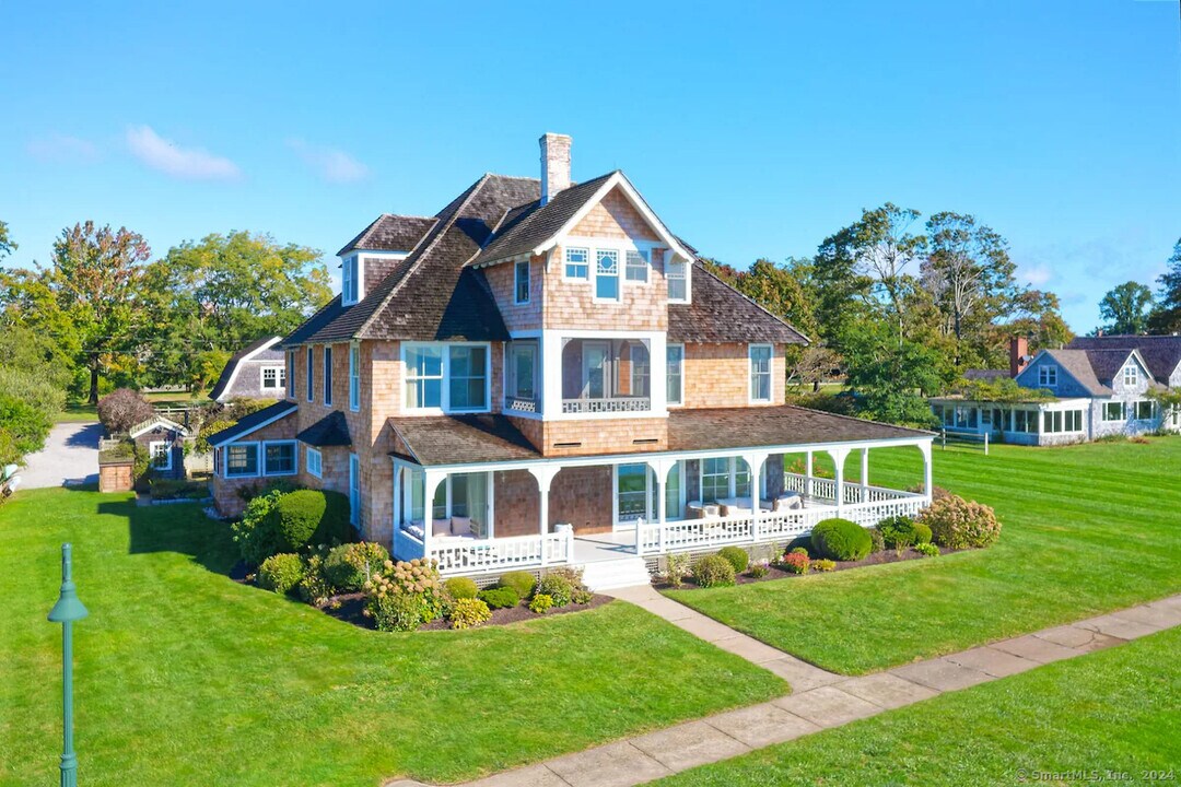 21 Pettipaug Ave in Old Saybrook, CT - Building Photo