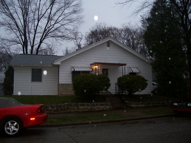 211 E 15th St in Bloomington, IN - Building Photo - Building Photo