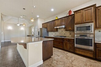 213 Southern Cross Dr in Austin, TX - Building Photo - Building Photo