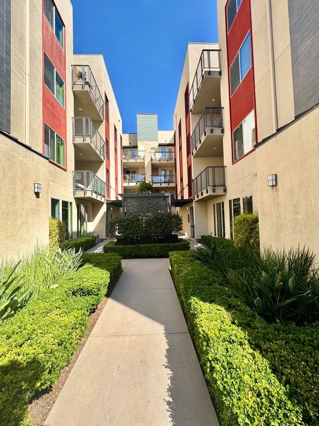 126 Tribeca in Irvine, CA - Building Photo - Building Photo