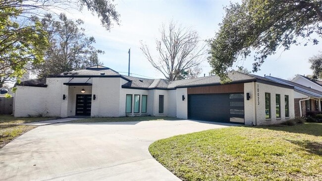10023 Piping Rock Ln