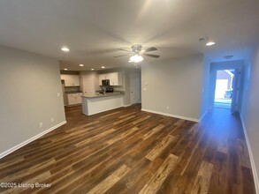 8216 Arbor Meadow Way in Louisville, KY - Building Photo - Building Photo