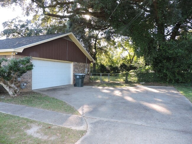 5119 Stevendale Dr in Pensacola, FL - Building Photo - Building Photo