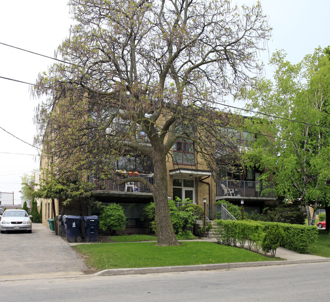 17 Meadowbrook Rd in Toronto, ON - Building Photo - Building Photo