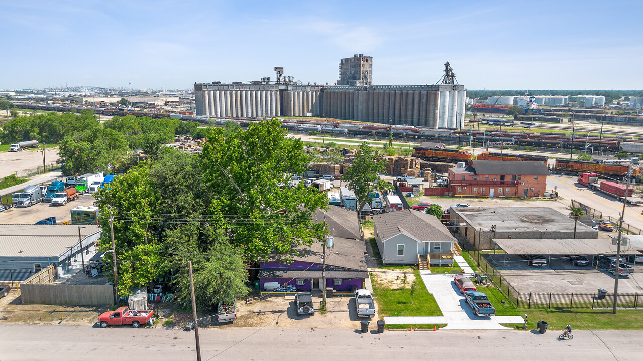 8114 Stedman St in Houston, TX - Building Photo