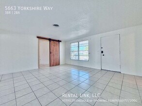 5663 Yorkshire Way in Sarasota, FL - Building Photo - Building Photo