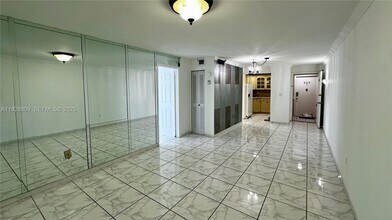 7825 NE Bayshore Ct in Miami, FL - Foto de edificio - Building Photo