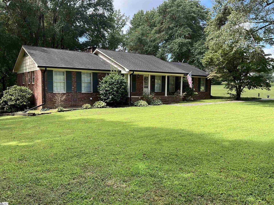 1044 Dalton Rd in Marietta, SC - Building Photo