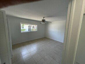 623 92nd Ave N, Unit 623 in Naples, FL - Foto de edificio - Building Photo