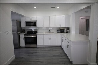 181 NE 121st St in North Miami, FL - Building Photo - Building Photo