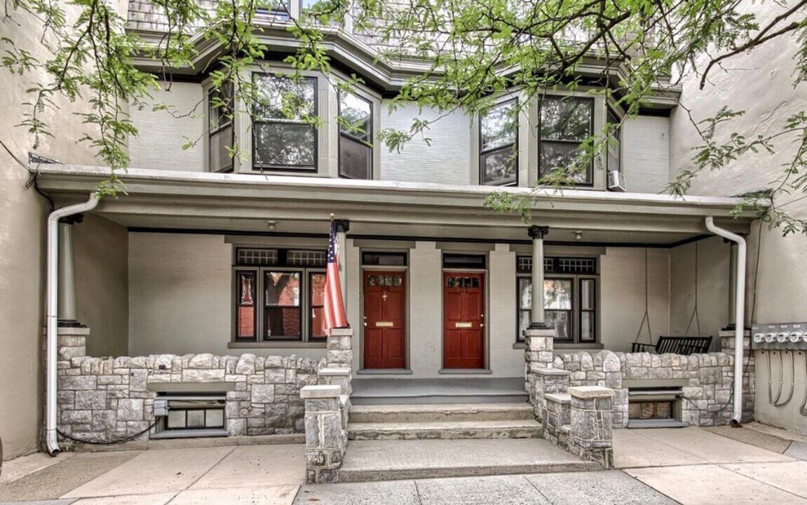 110 W Pomfret St in Carlisle, PA - Building Photo