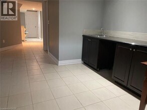 90 Marina Point Cres in Hamilton, ON - Building Photo - Building Photo