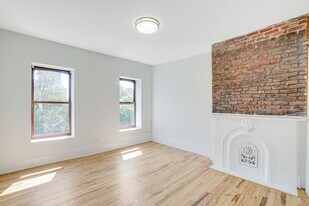 274 Montgomery St in Jersey City, NJ - Building Photo