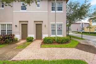 604 SW 147th Ave in Pembroke Pines, FL - Building Photo