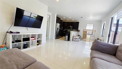 10032 NW 87th Terrace in Doral, FL - Building Photo - Building Photo