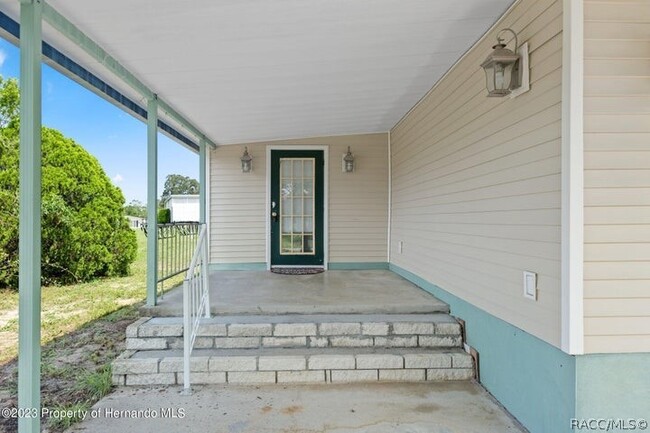 15107 Rialto Ave in Brooksville, FL - Building Photo - Building Photo