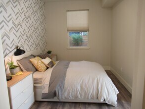 1610 N Emerson St, Unit B in Portland, OR - Foto de edificio - Building Photo