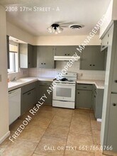 2308 17th St in Bakersfield, CA - Building Photo - Building Photo