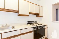 654 W Cornelia Ave, Unit 662-16 in Chicago, IL - Building Photo - Building Photo