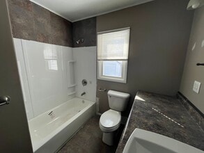 818 9th Ave in Silvis, IL - Building Photo - Building Photo