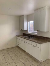 18006 Arline Ave in Artesia, CA - Foto de edificio - Building Photo
