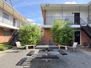 425 E 9th St in Houston, TX - Building Photo - Building Photo