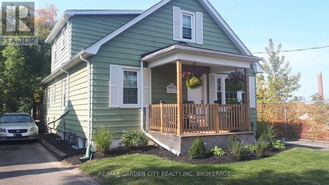 property at 75 Thomas St