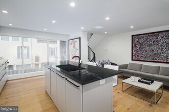 1126 Lombard St in Philadelphia, PA - Building Photo - Building Photo