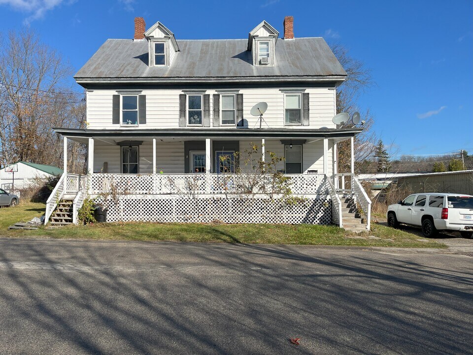 8 Jordan St, Unit 8B in Berwick, ME - Building Photo
