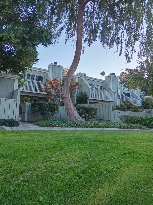 7551 Maywood Dr in Pleasanton, CA - Building Photo - Building Photo