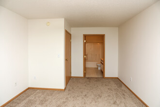 Sorrento I & II Apartments in Fargo, ND - Building Photo - Interior Photo