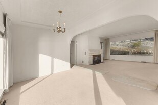 14458 Marine Dr in White Rock, BC - Building Photo