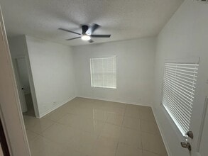 3460 4th Ave S, Unit 2 in St. Petersburg, FL - Foto de edificio - Building Photo