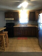 37 Peckham Ave, Unit 2 in North Providence, RI - Building Photo - Building Photo
