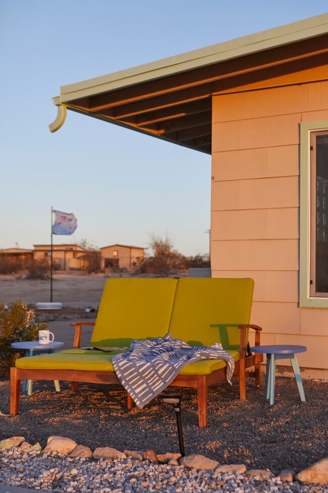 5555 Howard Dr in Landers, CA - Foto de edificio - Building Photo