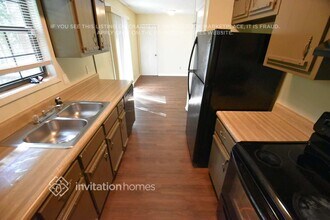 5905 Sumter Dr in Douglasville, GA - Foto de edificio - Building Photo