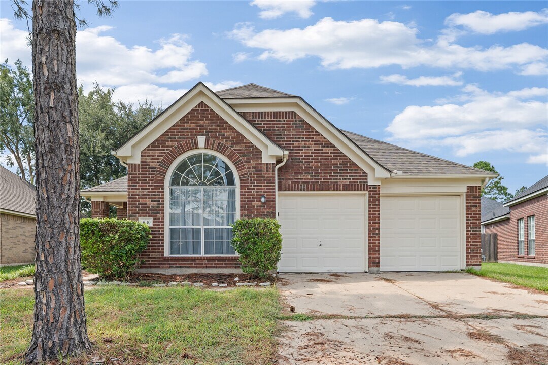 3610 Darby Ct in Pearland, TX - Building Photo
