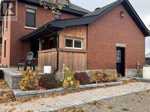 12 Erinville Dr in Erin, ON - Building Photo - Building Photo